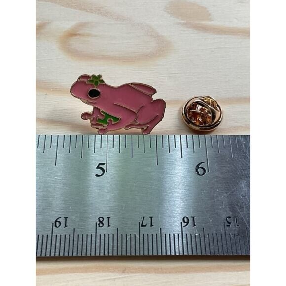 Pink Frog Enamel Pin With Green Flower & Gold-Tone Backing - Picture 3 of 3